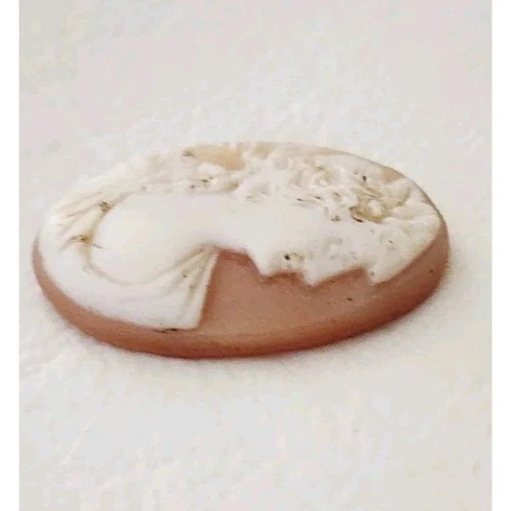 Vintage Loose Hand Carved Shell Cameo Woman Facing Right 1